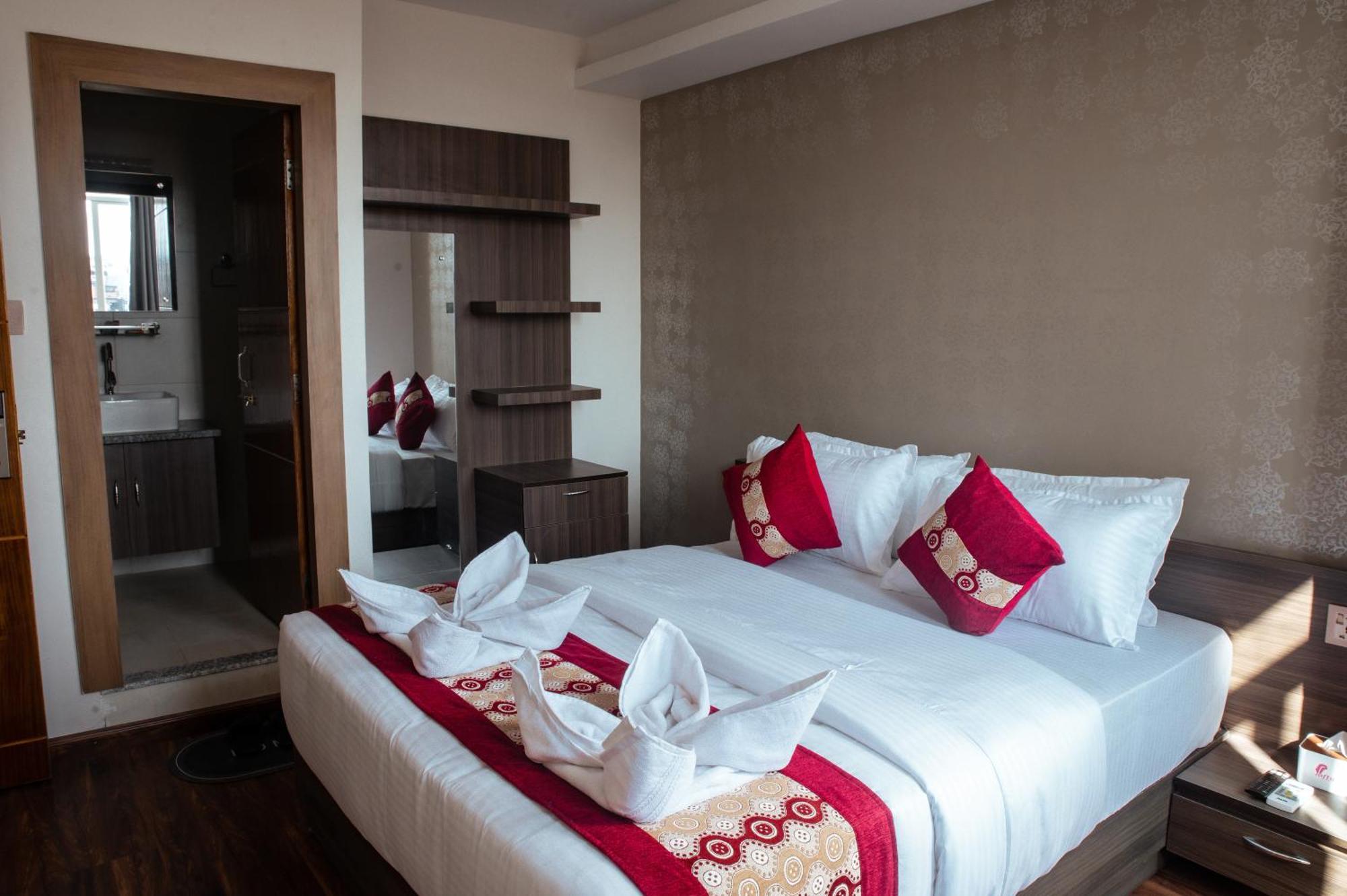 Kusum Airport Hotel Katmandu Dış mekan fotoğraf