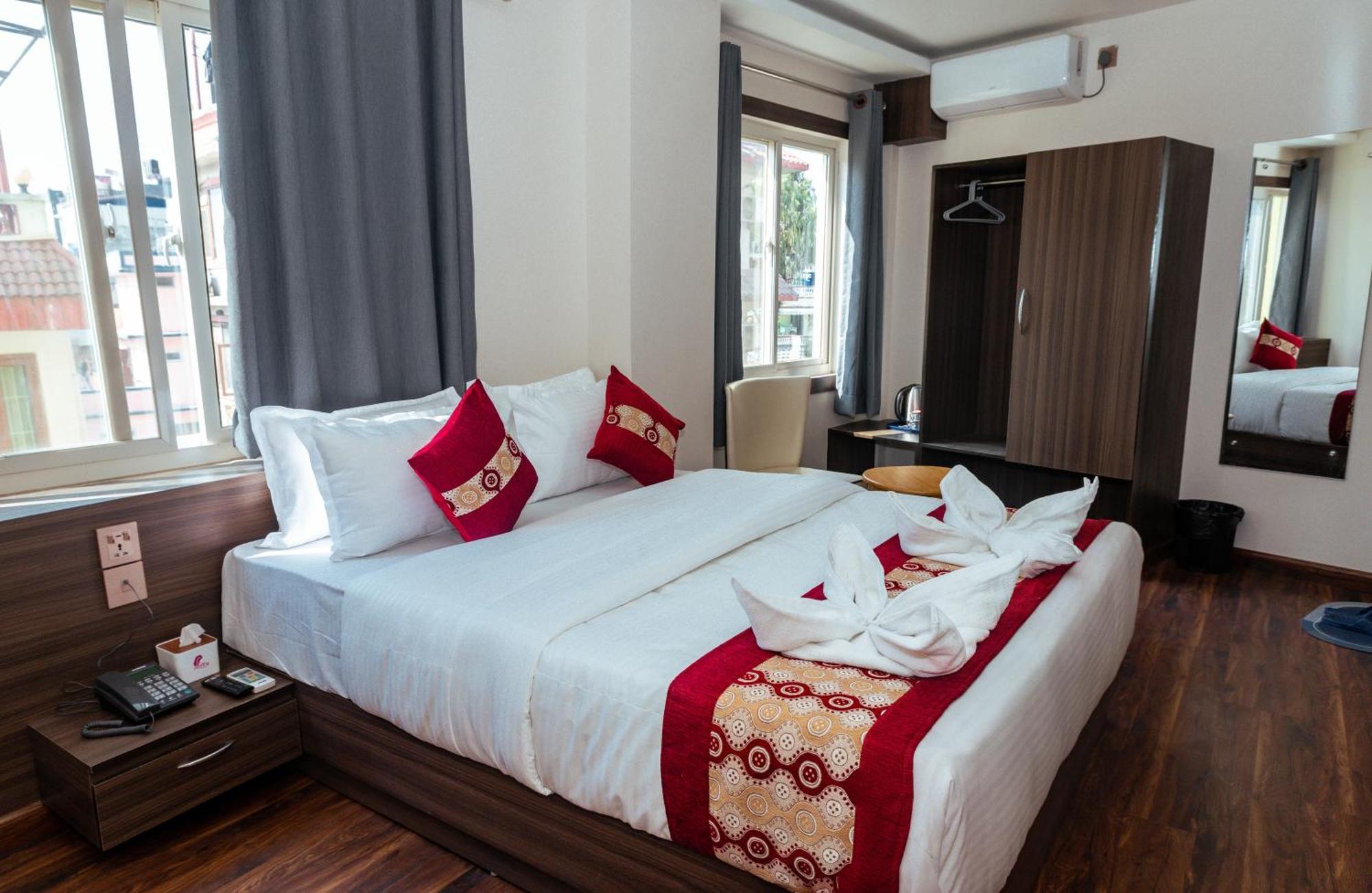 Kusum Airport Hotel Katmandu Dış mekan fotoğraf
